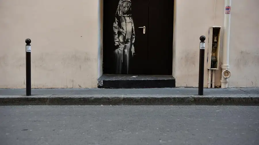 Recuperan una obra atribuida a Bansky en una granja de Italia Bataclan