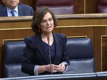 Carmen Calvo invita a un café a Cayetana Álvarez de Toledo tras pedirle explicaciones por implicarles en un golpe de Estado Carmen Calvo invita a un café a Cayetana Álvarez de Toledo tras pedirle explicaciones por implicarles en un golpe de Estado