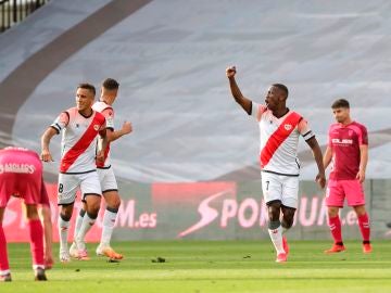 Luis Advíncula celebra su gol ante el Albacete