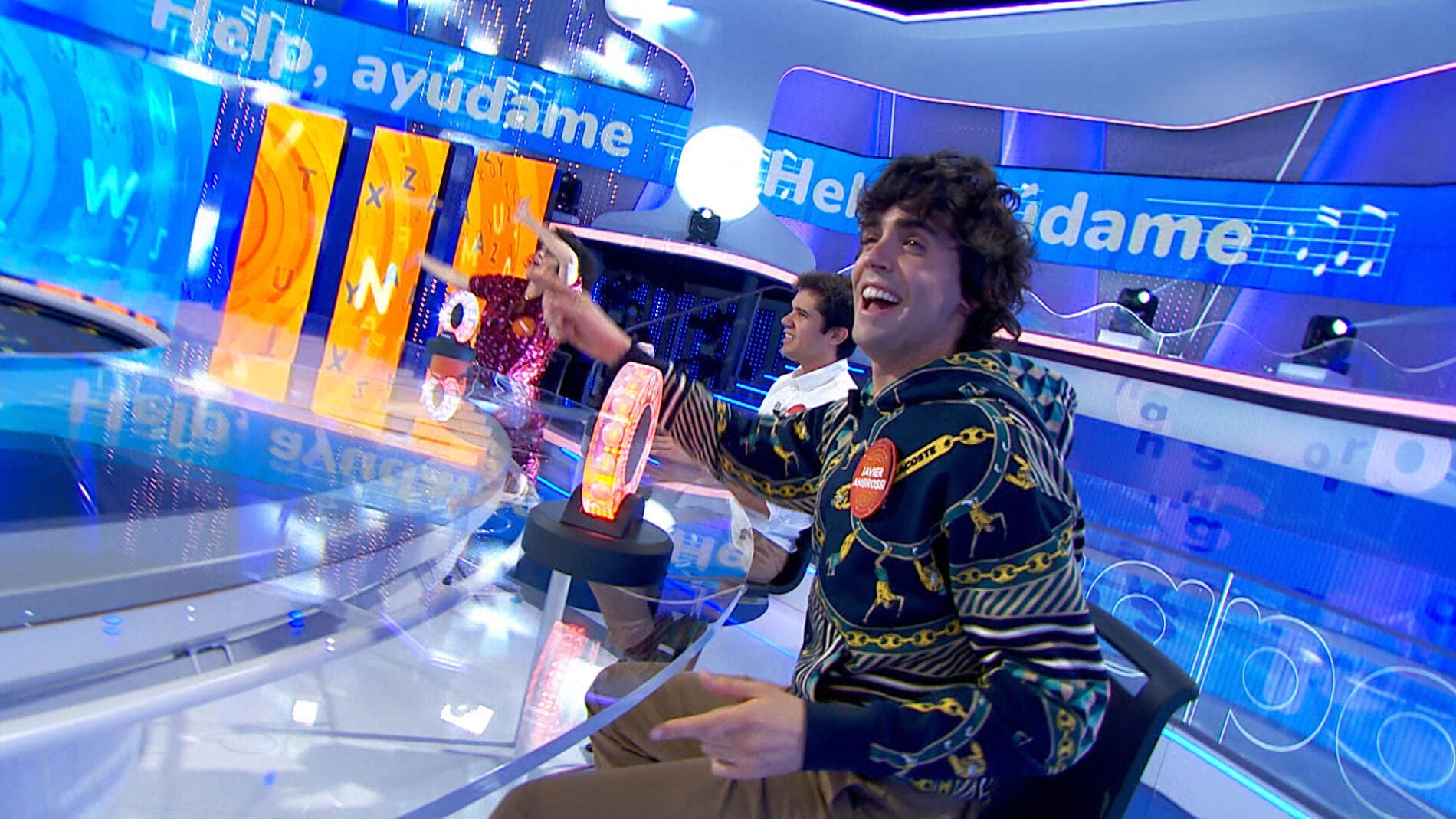 “¿Por qué no te callas?”, los nervios se apoderan de Javier Ambrossi antes de pedir ‘Help, ayúdame’