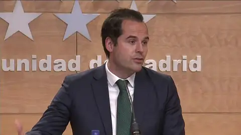 Madrid no pedirá avanzar esta semana en la fase 3 de desescalada por el coronavirus y entrará directamente en la nueva normalidad Madrid no pedirá avanzar esta semana en la fase 3 de desescalada por el coronavirus y entrará directamente en la nueva normalidad