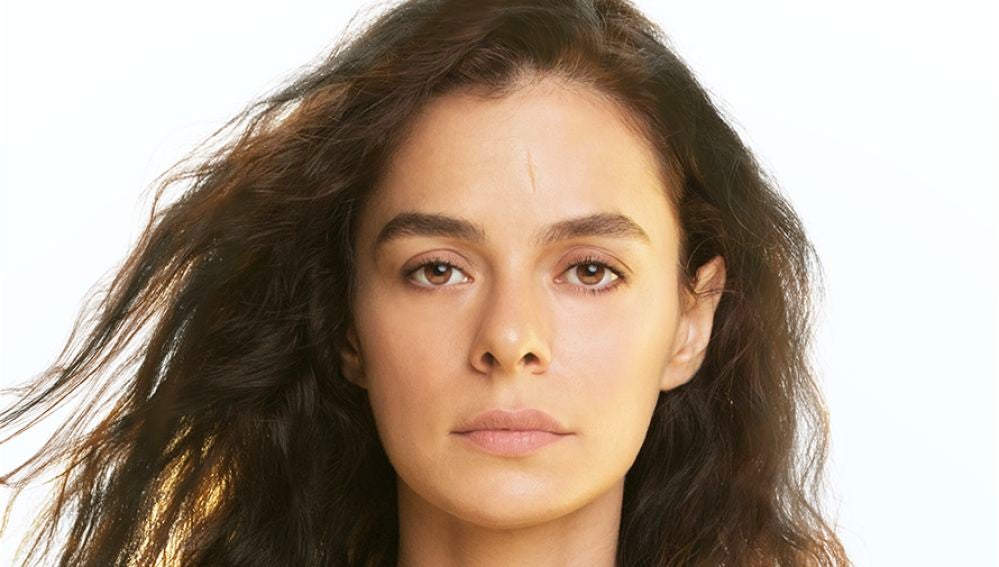 Özge Özpirinçci es Bahar Çeşmeli