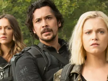Echo, Bellamy y Clarke en 'The 100' Echo, Bellamy y Clarke en 'The 100'