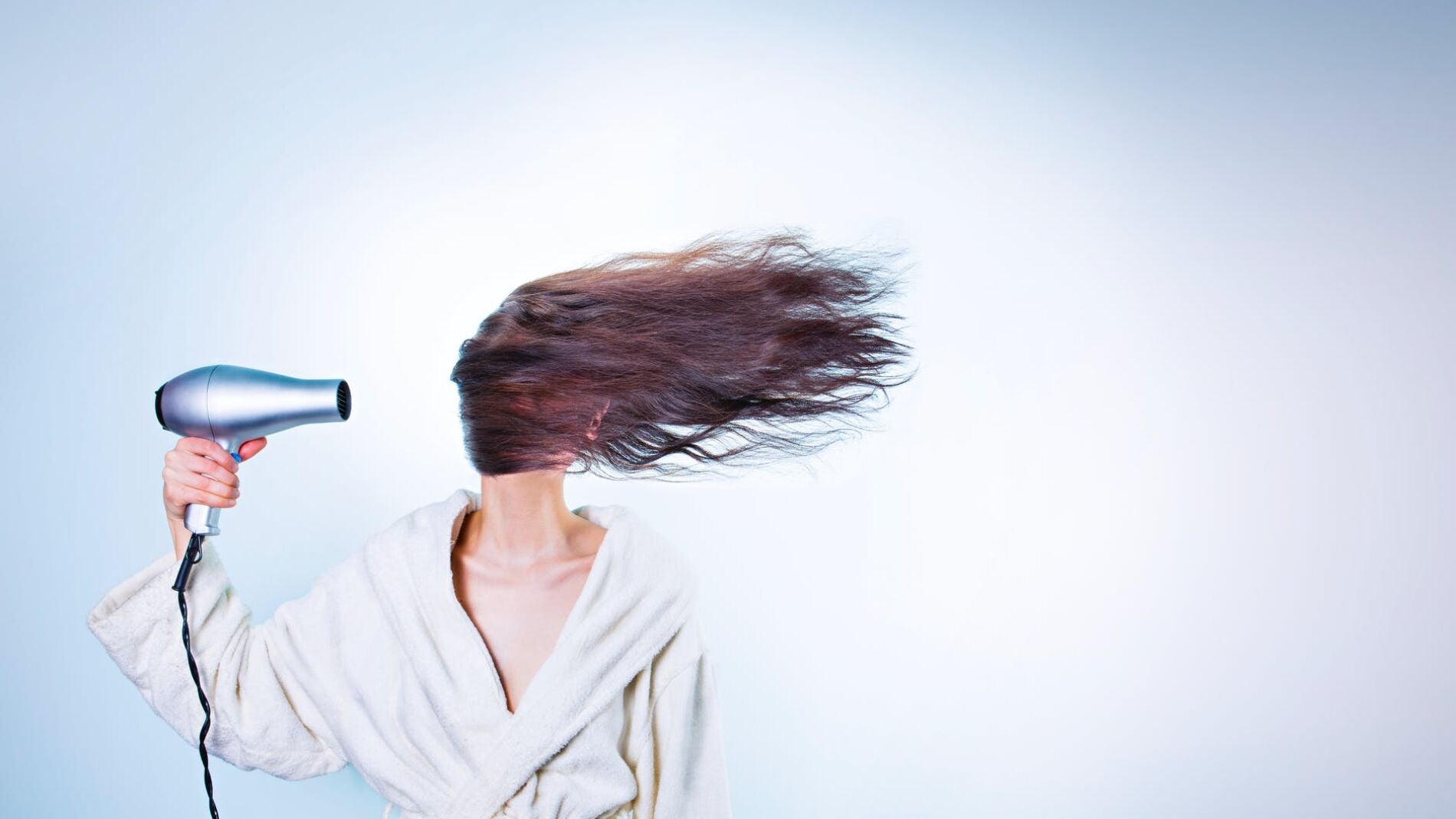 Sec&aacute;ndose el pelo