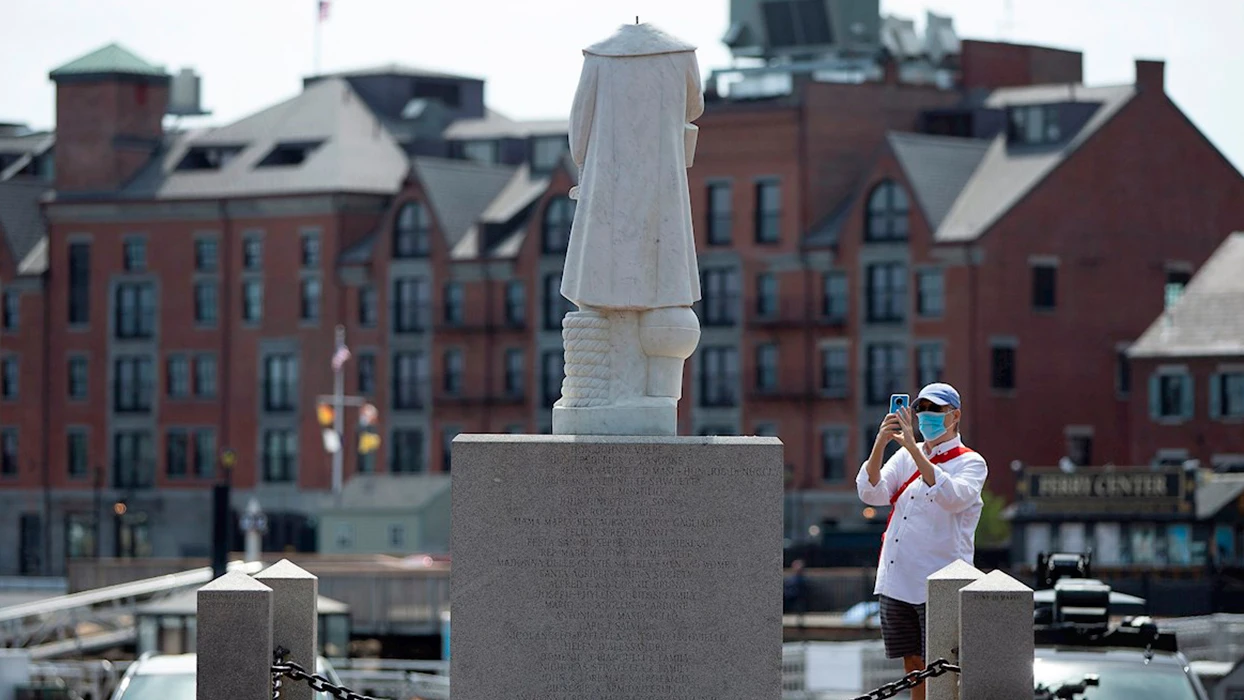 Atacan dos estatuas de Cristóbal Colón en Estados Unidos Atacan dos estatuas de Cristóbal Colón en Estados Unidos