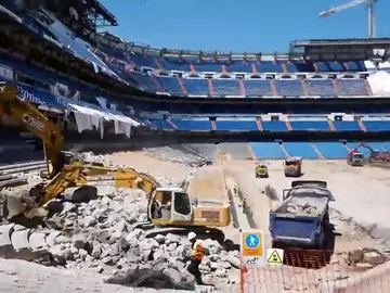 El Santiago Bernabéu, irreconocible por las obras durante la cuarentena por el coronavirus El Santiago Bernabéu, irreconocible por las obras durante la cuarentena por el coronavirus
