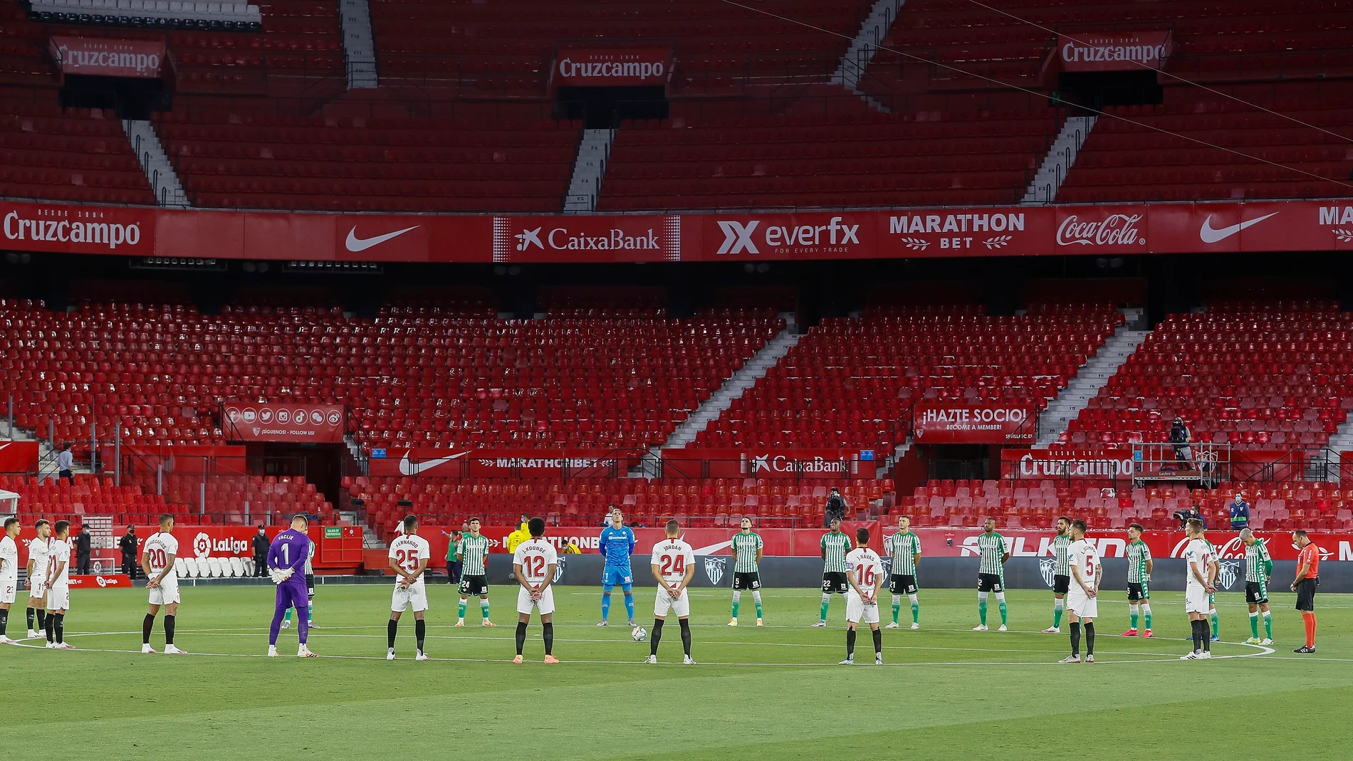 Minuto de silencio en el Sánchez Pizjuán Minuto de silencio en el Sánchez Pizjuán