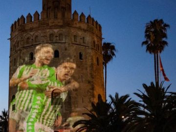 La Torre del Oro se engalana con imágenes del Sevilla-Betis