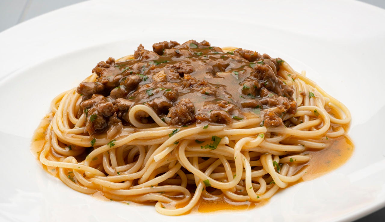 Receta de espaguetis con salsa española, de Karlos Arguiñano