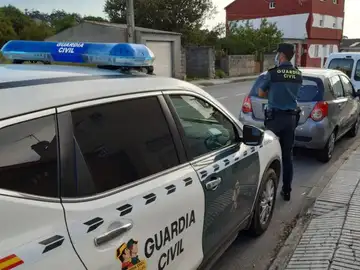 Una anciana detenida por rayar 17 coches en O Grove, Pontevedra Una anciana detenida por rayar 17 coches en O Grove, Pontevedra