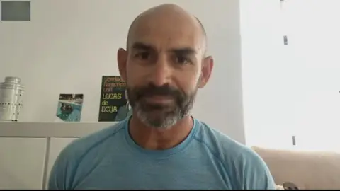 Paco Jémez: "No me gusta el 'nuevo fútbol'; yo quiero la normalidad de antes, no la que nos están vendiendo" Paco Jémez: "No me gusta el 'nuevo fútbol'; yo quiero la normalidad de antes, no la que nos están vendiendo"