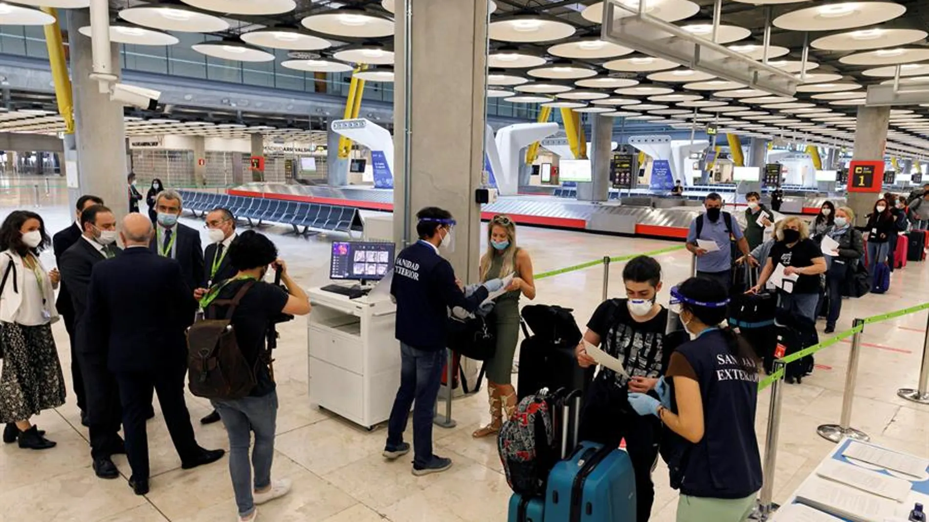 Medidas de seguridad implantadas en el aeropuerto Adolfo Suárez Madrid-Barajas Medidas de seguridad implantadas en el aeropuerto Adolfo Suárez Madrid-Barajas