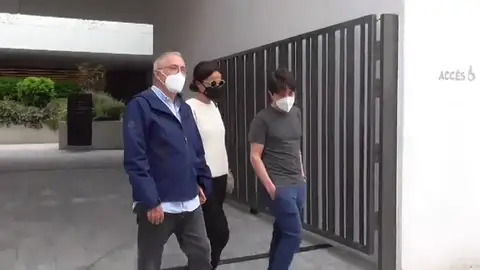 Javier Sardá, Josep Maria Mainat y Carlos Latre, entre los familiares y amigos que despiden a Rosa María Sardá en el tanatorio Javier Sardá, Josep Maria Mainat y Carlos Latre, entre los familiares y amigos que despiden a Rosa María Sardá en el tanatorio