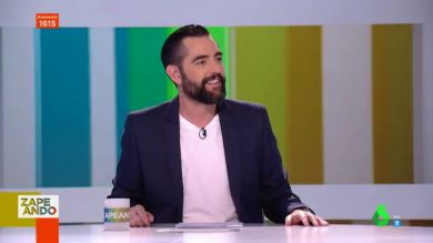 Dani Mateo muestra en 'Zapeando' su foto de orla del instituto en la que también aparece un adolescente Albert Rivera