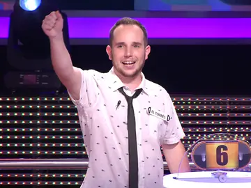 El Torres recupera de forma especial la canción original que inspira 'El euro que te anima' de '¡Ahora caigo!' El Torres recupera de forma especial la canción original que inspira 'El euro que te anima' de '¡Ahora caigo!'