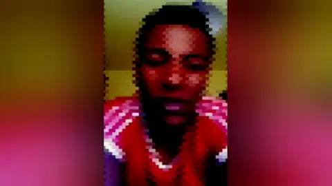 Denuncia insultos racistas Grabación de una agresión a un joven en Barcelona