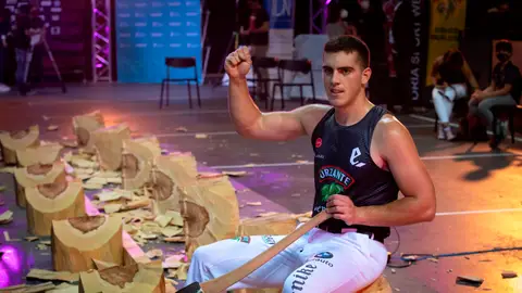 Iker Vicente ante el reto de ser Campeón del Mundo El único aizkolari profesional de nuestro país