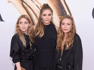 Las gemelas Olsen junto a su hermana Elizabeth Las gemelas Olsen junto a su hermana Elizabeth