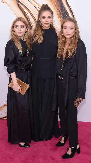 Las gemelas Olsen junto a su hermana Elizabeth