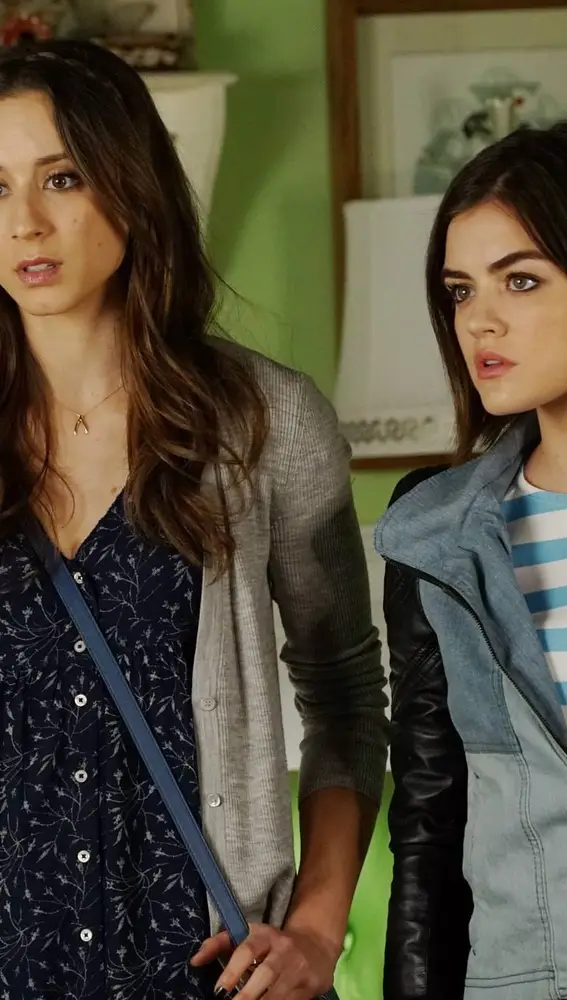 Troian Bellisario y Lucy Hale como Spencer y Aria en 'Pretty Little Liars' Troian Bellisario y Lucy Hale como Spencer y Aria en 'Pretty Little Liars'