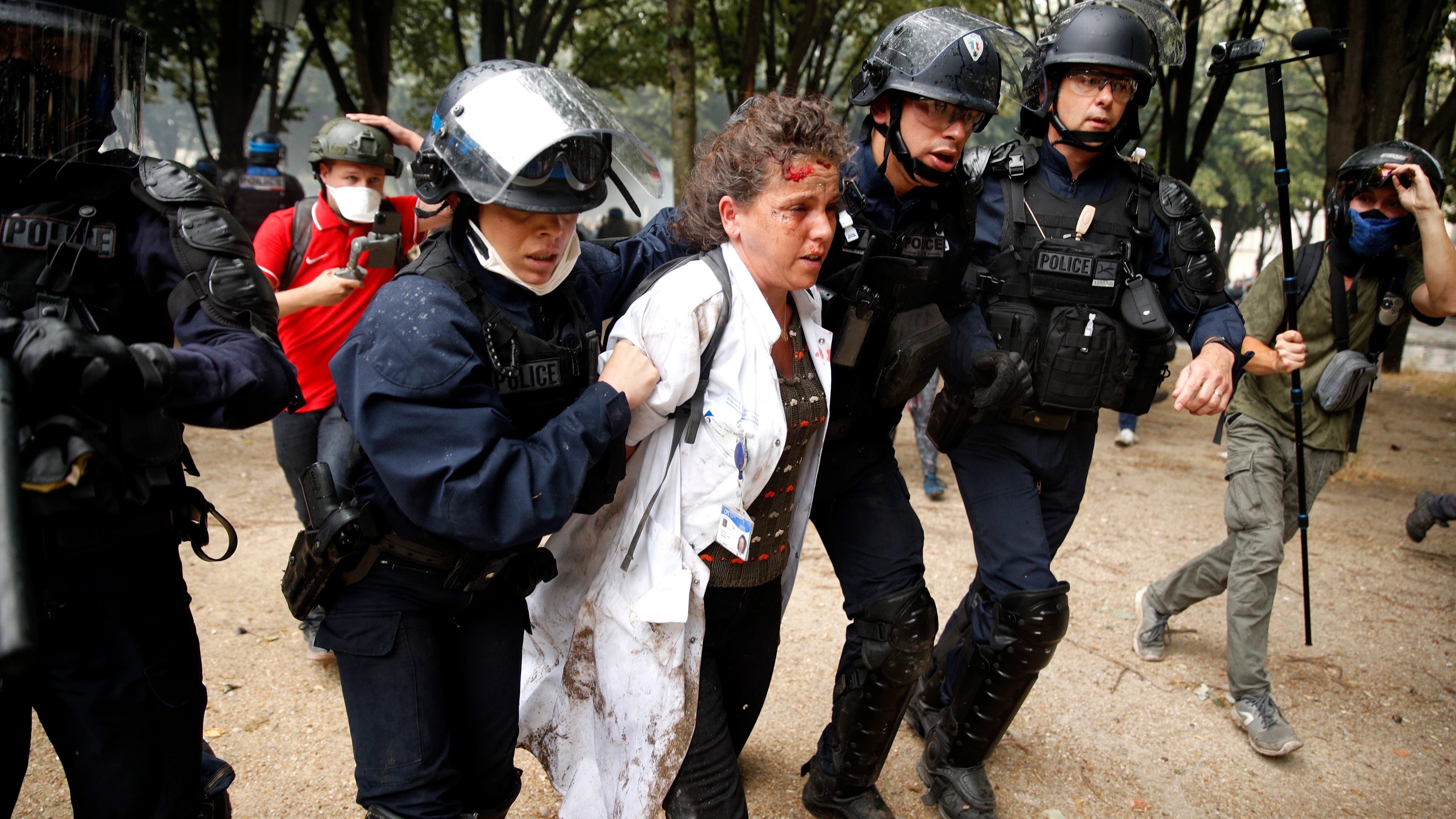 Disturbios en la manifestación del personal sanitario en París Disturbios en la manifestación del personal sanitario en París