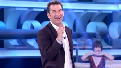 “¡Qué bonito es!”: Arturo Valls estrena la nueva canción de El Torres para el euro de ‘¡Ahora caigo!’