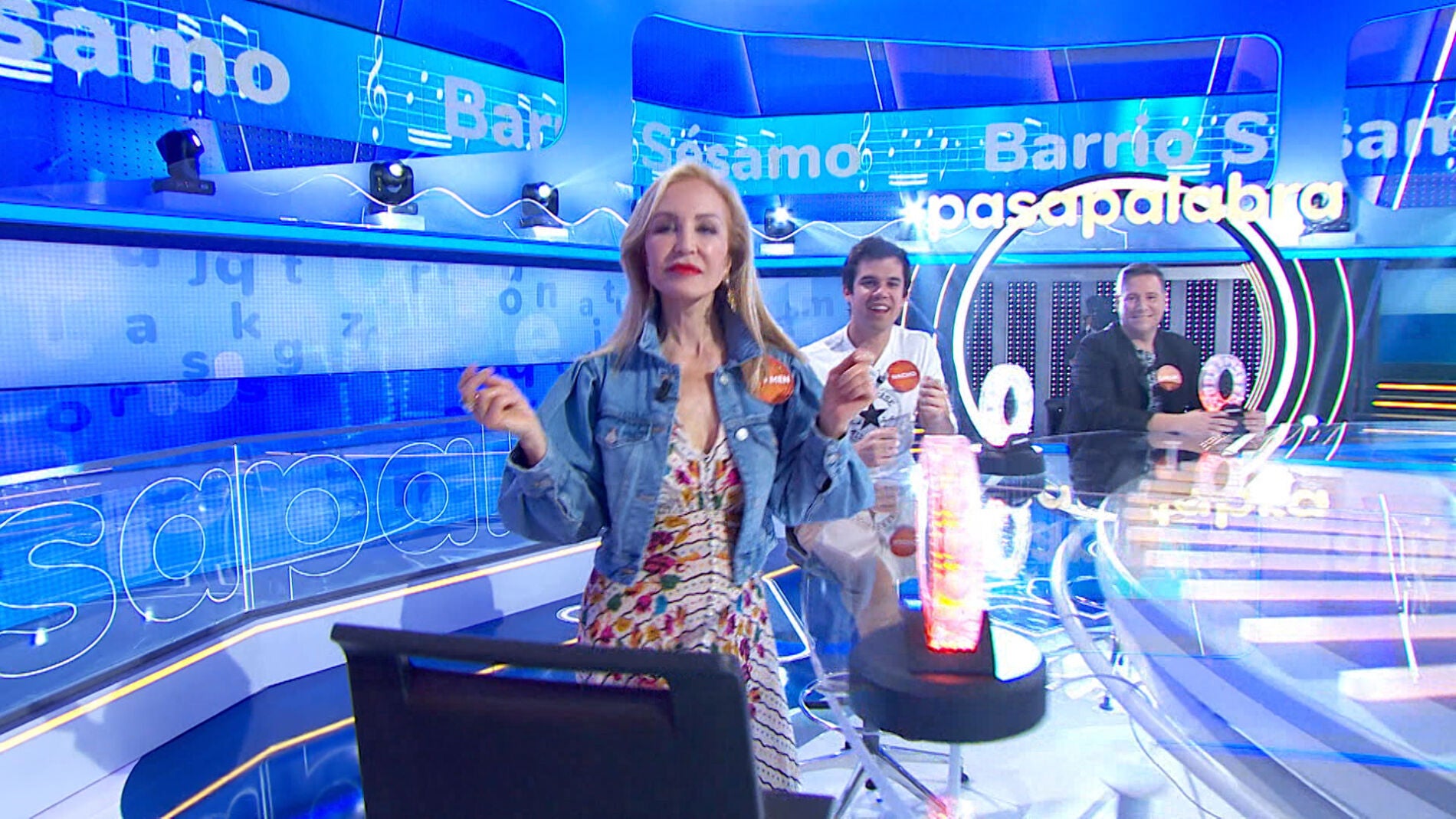 Carmen Lomana brilla en ‘La Pista’ con la sintonía de ‘Barrio Sésamo’