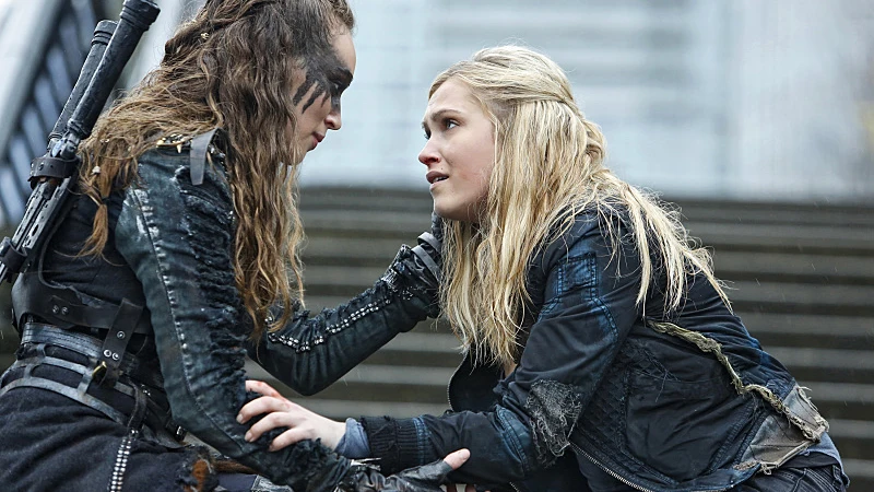 Lexa y Clarke en 'The 100' Lexa y Clarke en 'The 100'