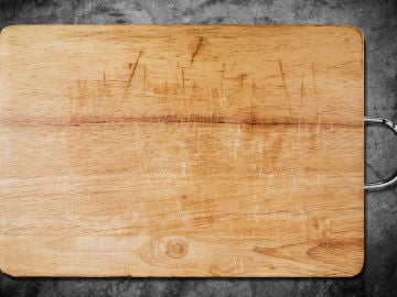 Tabla de cortar sucia por el uso Tabla de cortar sucia por el uso