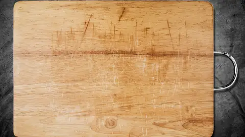 Tabla de cortar sucia por el uso Tabla de cortar sucia por el uso