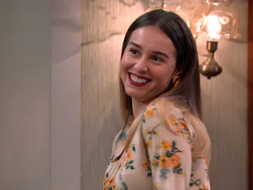 Luisita, emocionada le cuenta a su padre que se irá a vivir con Amelia Luisita, emocionada le cuenta a su padre que se irá a vivir con Amelia