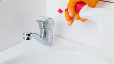 Coronavirus. Limpiar o desinfectar. KH-7 Coronavirus. Limpiar o desinfectar. KH-7