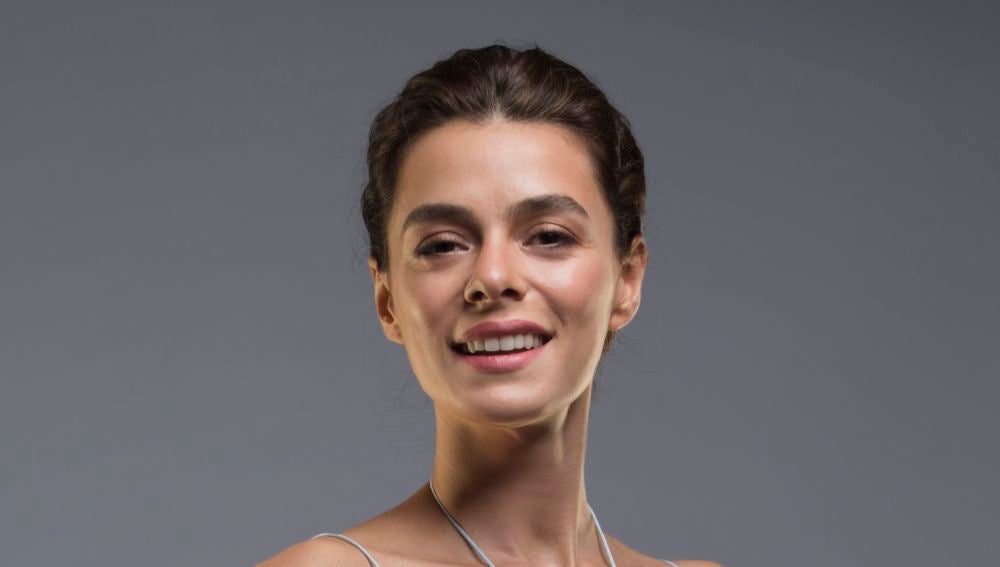 Özge Özpirinçci - cara - 2020