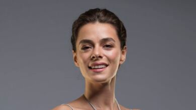 La protagonista de 'Mujer' apoya el estreno en Antena 3 hablando en español