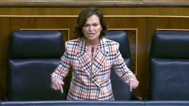 Rifirrafe entre Cayetana Álvarez de Toledo y Carmen Calvo: