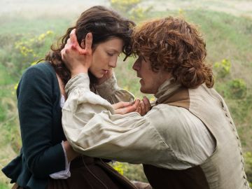 Caitriona Balfe y Sam Heughan como Calire y Jamie en 'Outlander'