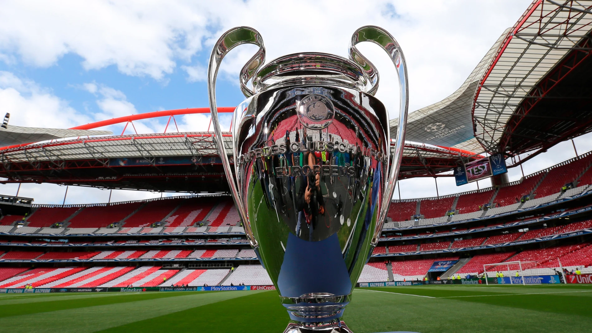 El trofeo de la Champions, en el Estadio da Luz de Lisboa El trofeo de la Champions, en el Estadio da Luz de Lisboa