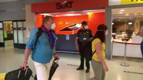 Llegada de turistas al aeropuerto de Mallorca Llegan los primeros turistas alemanes a Ibiza tras el parón del coronavirus