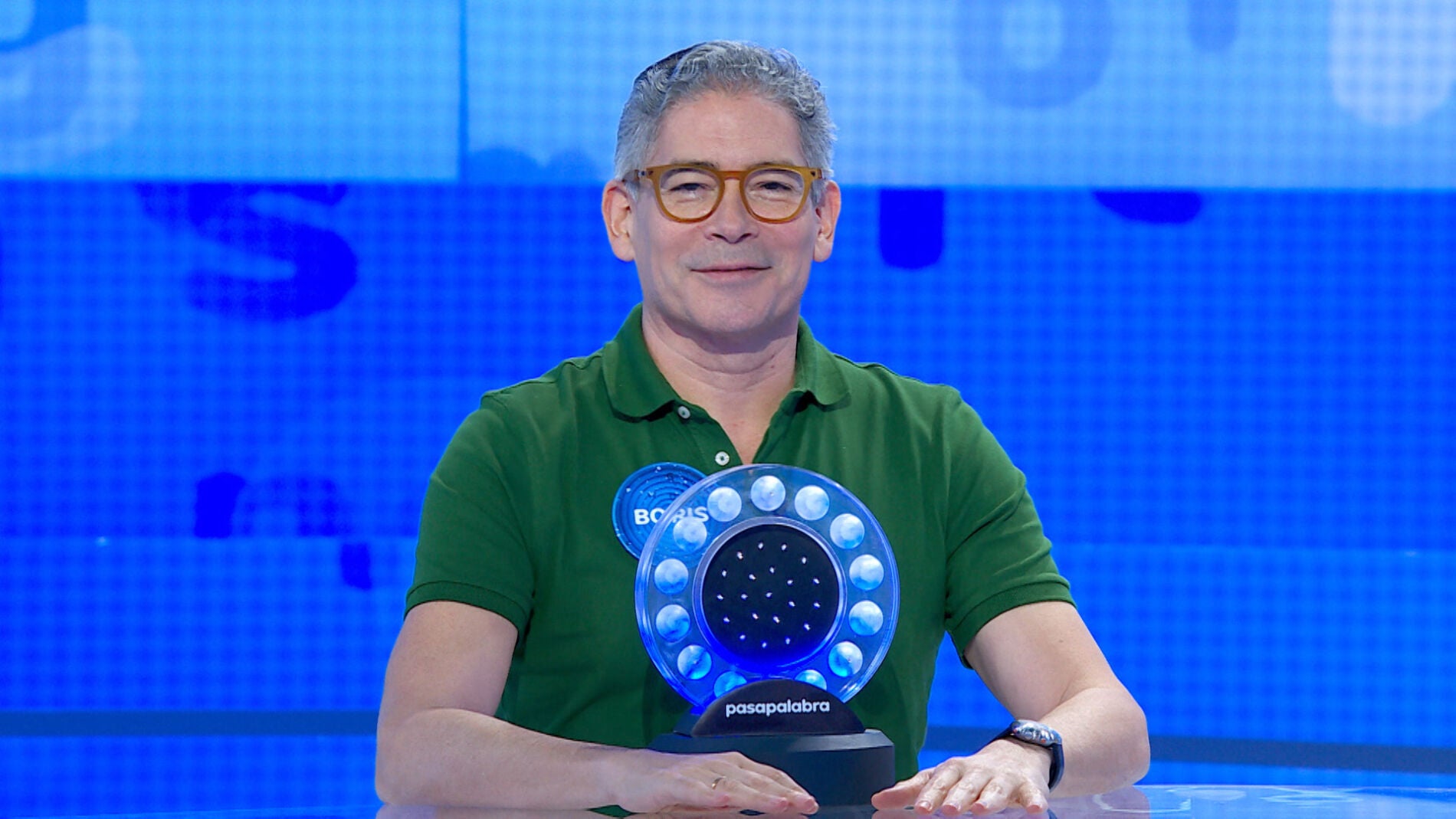 Boris Izaguirre rompe el maleficio cantando &lsquo;Dev&oacute;rame otra vez&rsquo; en &lsquo;La Pista&rsquo;