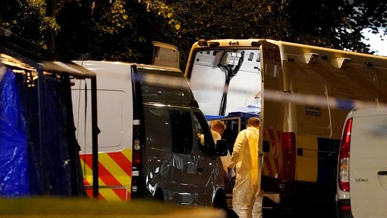 Imagen de ambulancias en el lugar donde tres personas han sido apuñaladas en Reading Imagen de ambulancias en el lugar donde tres personas han sido apuñaladas en Reading