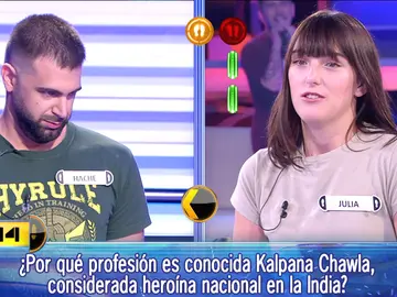 Las sorprendentes profesiones que dos concursantes de ‘¡Ahora caigo!’ atribuyen a una heroína india Las sorprendentes profesiones que dos concursantes de ‘¡Ahora caigo!’ atribuyen a una heroína india