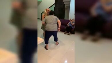 Nueva polémica de Maradona al enseñar el culo en un vídeo