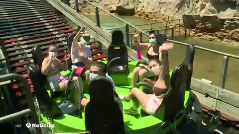 Reabren los parques de atracciones y acuáticos pero con distancia y mascarillas Reabren los parques de atracciones y acuáticos pero con distancia y mascarillas