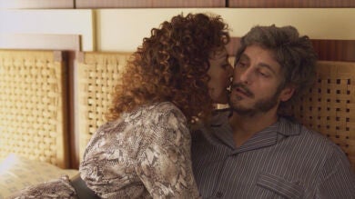 La secuencia del sueño erótico de Xabi que no verás en el capítulo 3 de 'Benidorm'