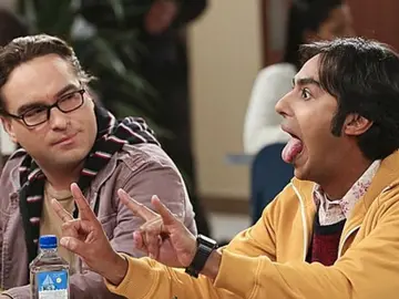 Kunal Nayyar y Johnny Galecki como Raj y Leonard en 'The Big Bang Theory' Kunal Nayyar y Johnny Galecki como Raj y Leonard en 'The Big Bang Theory'