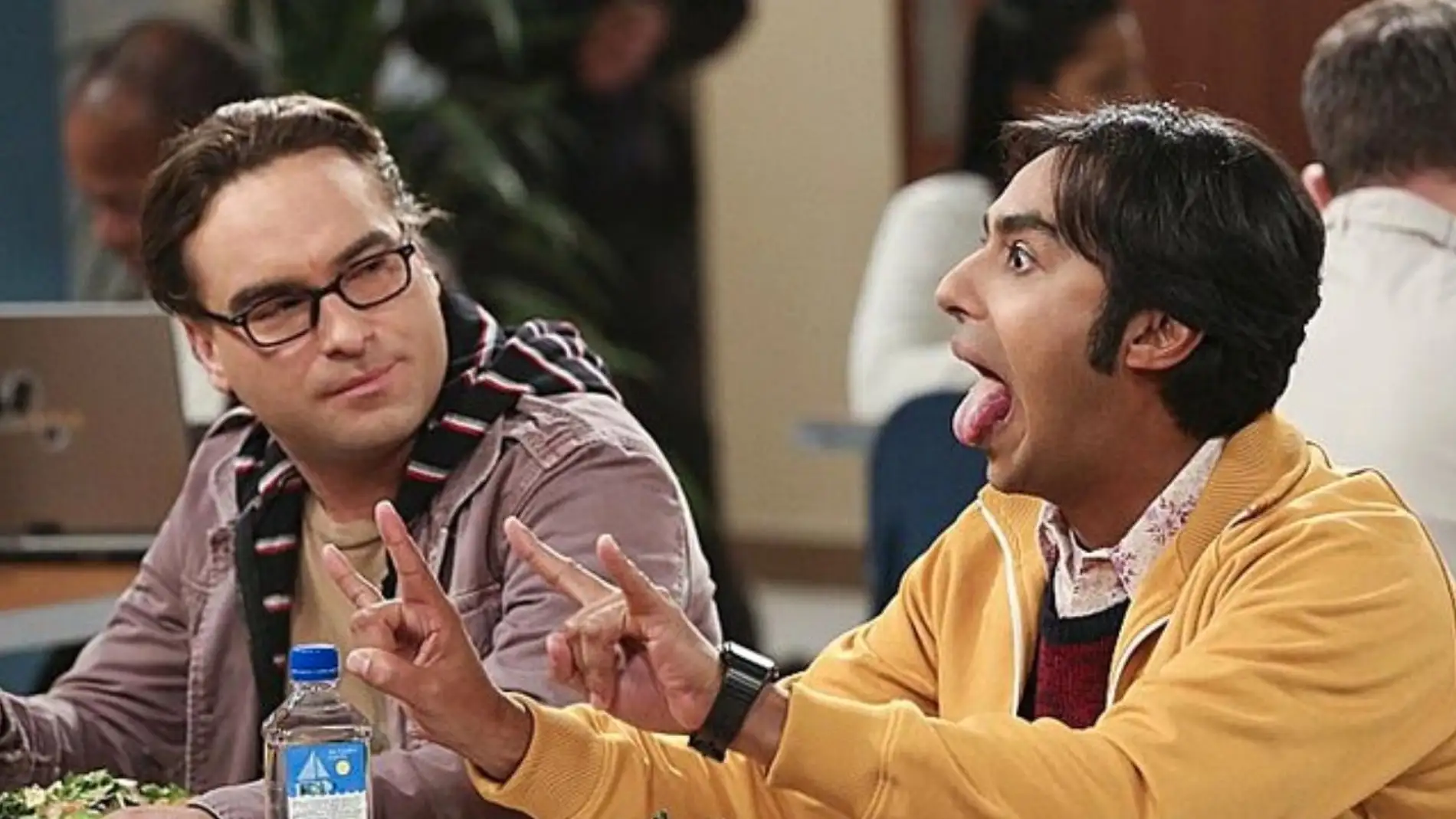 Kunal Nayyar y Johnny Galecki como Raj y Leonard en 'The Big Bang Theory'
