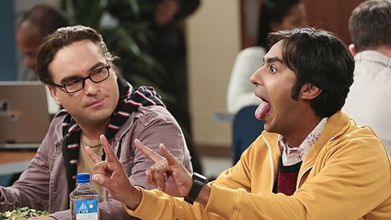 Kunal Nayyar y Johnny Galecki como Raj y Leonard en 'The Big Bang Theory' Kunal Nayyar y Johnny Galecki como Raj y Leonard en 'The Big Bang Theory'