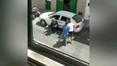 Brutal pelea a palos entre los miembros de una misma familia en Arrecife, Lanzarote Brutal pelea a palos entre los miembros de una misma familia en Arrecife, Lanzarote