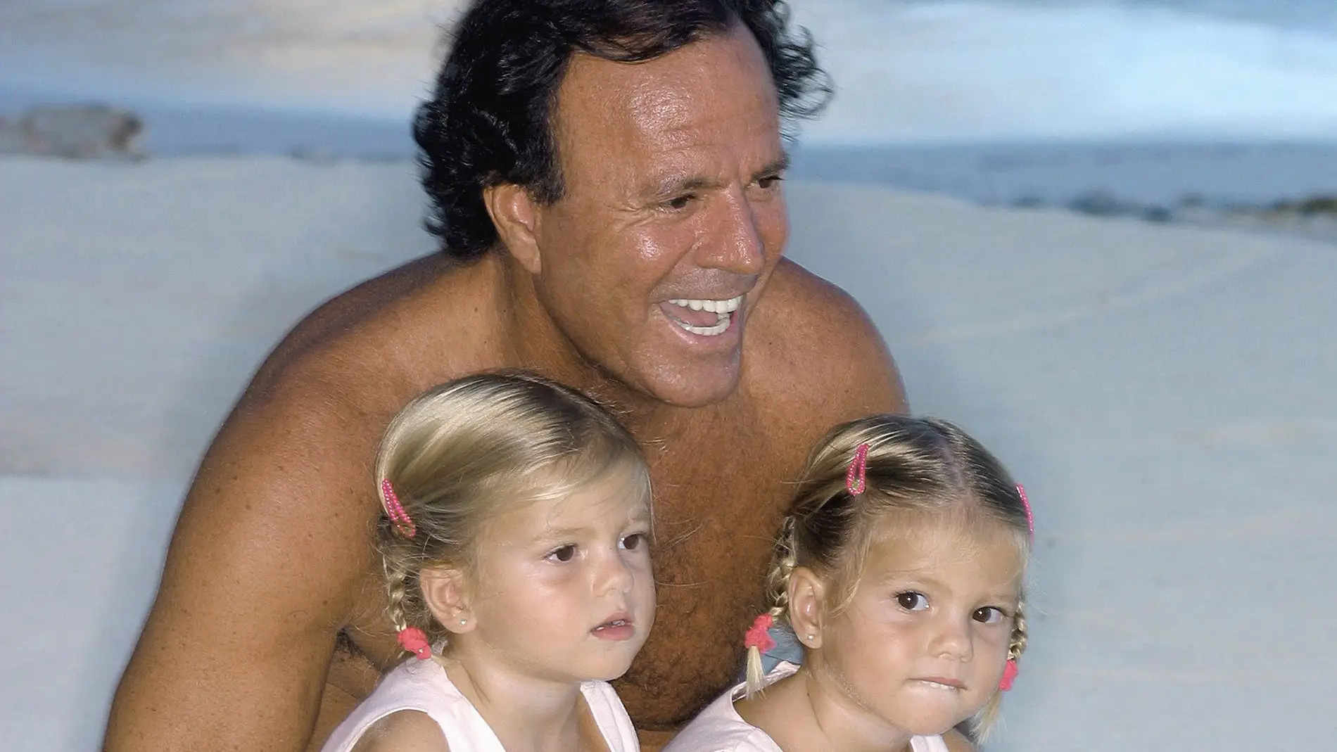 Julio Iglesias con sus hijas Victoria y Cristina