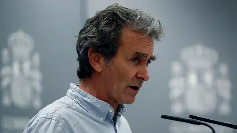 El director del Centro de Coordinación de Alertas y Emergencias Sanitarias, Fernando Simón, en una rueda de prensa El director del Centro de Coordinación de Alertas y Emergencias Sanitarias, Fernando Simón, en una rueda de prensa